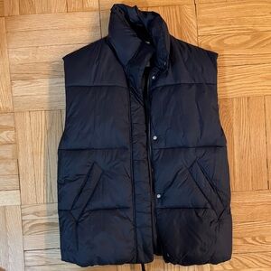 Abercrombie & Fitch Women’s black puffer vest